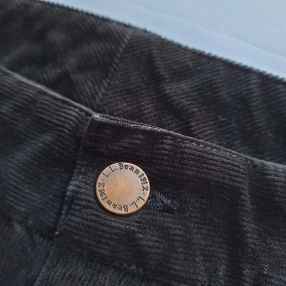 LL BEAN Size 18W Black High Rise Straight Leg 'Favorite Fit' Corduroy Pants - Picture 2 of 6